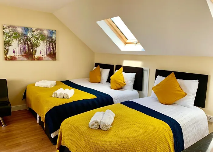 London Studio Apartments, Private Bathroom, Kitchenette, Parking, Np7