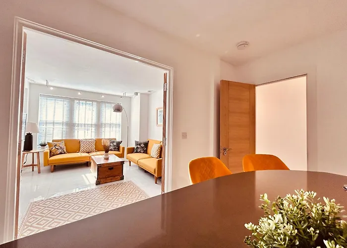 Stunning Spacious B.Apt. Slps.4
