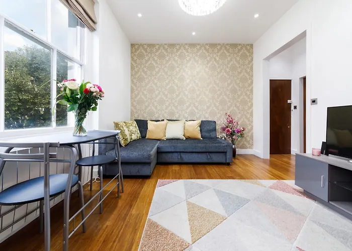 Stylish Holiday/Short Let - 1 Bedroom Apartment.