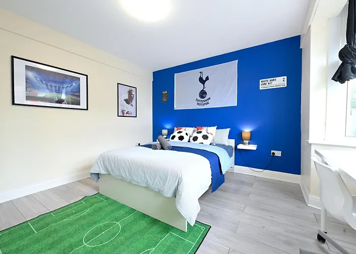 Spacious 5 Bedroom House Next To Tottenham Stadium