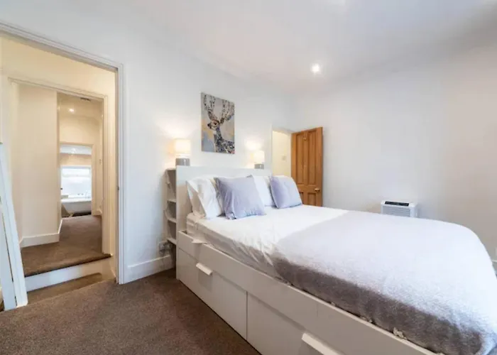 Charming Period Home Near Surbiton With Garden