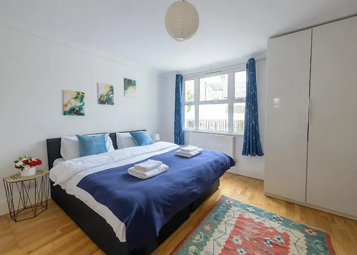 Spectacular 3 Bed In Blackheath