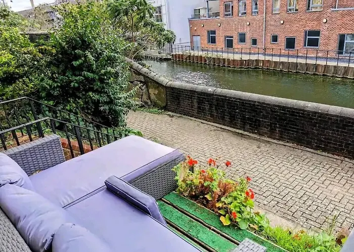 2 Bedroom Canal View, Near Kings Cross & Camden