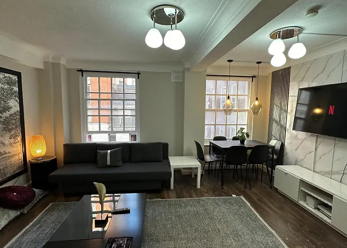Two Bedroom Apartment Near Hyde Park