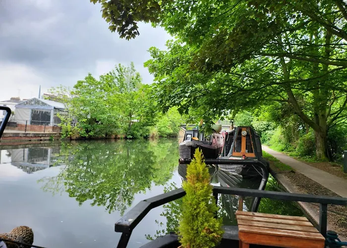 Lovely Canal Boat In Little Venice By Paddington For Family & Friends