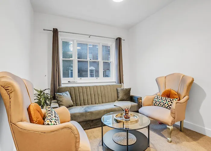 Central London 2-Bed With Garden