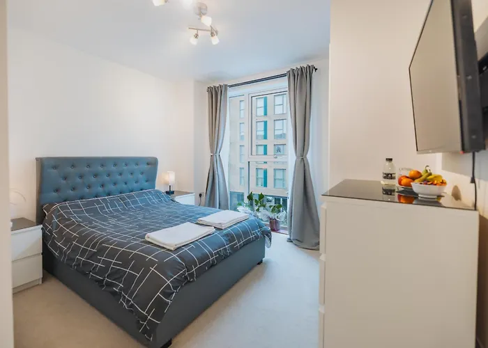 Brixton Village Flat- Private En-Suite Double Bedroom