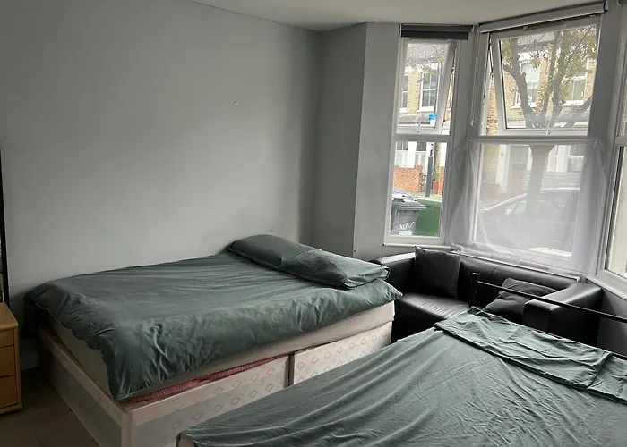 Sterne Street 4 Person Room