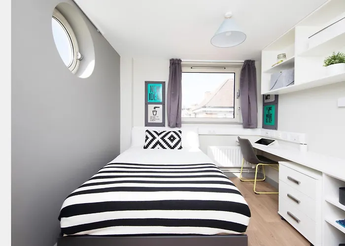 Student Only, Ensuite Room In A Apartment At London