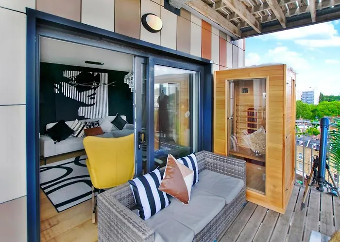 Unique Sky View -2 Bed Apartment