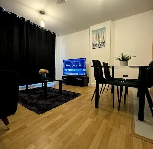 Two Bedrooms Flat In Stratford