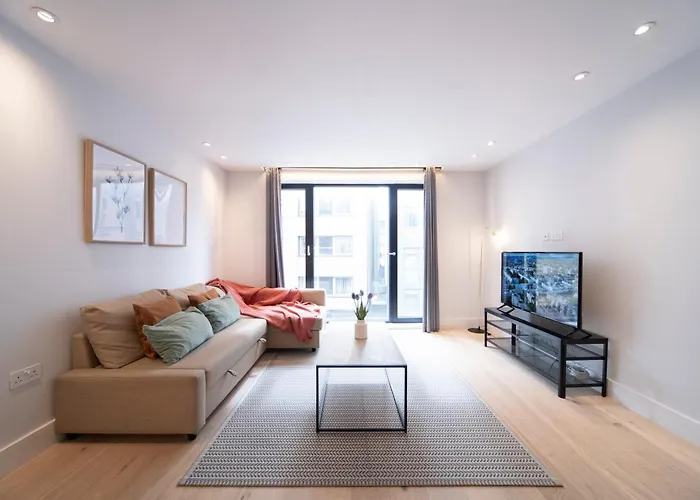 Lovely 1Br - Zone 1 - Station Nearby