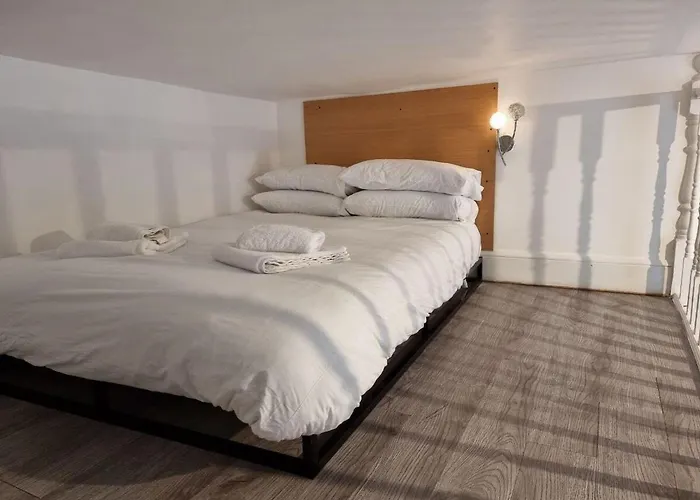 Fg2- Mezzanine Flat Fits 3 Near Hyde Park