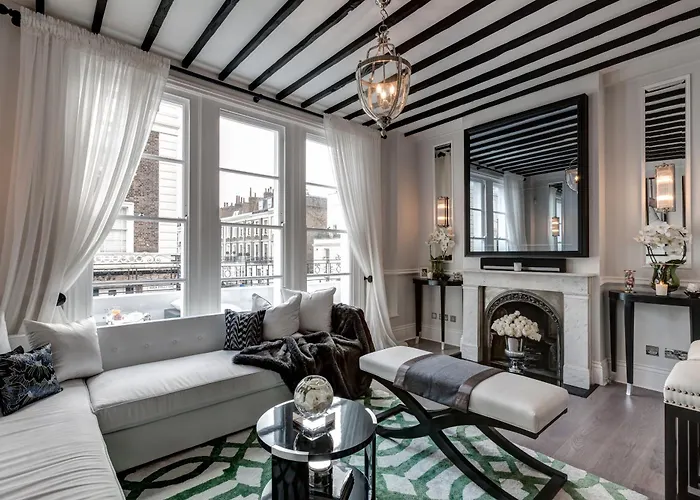Beautiful & Luxurious 3 Bed Home, With Amazing Terrace