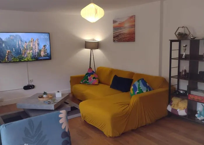 Spacious 2-Bed Apartment Family With Pets Welcome