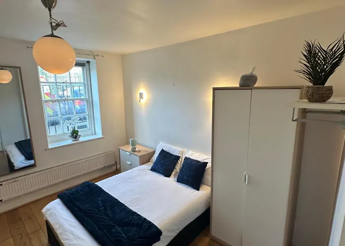 2 Bedroom Flat In Kingscross, St Pancras! 6 People
