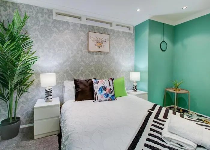 Hyde Park Two Bedroom Apartment