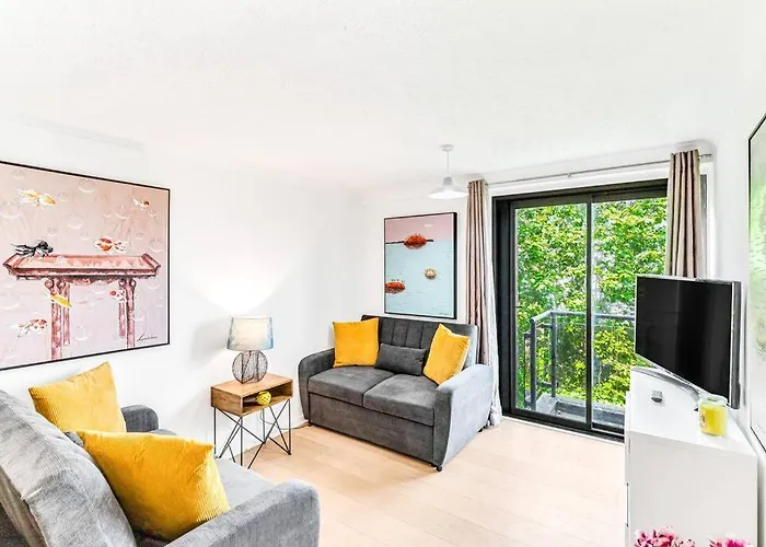 Luxaway Apartment In Earls Court - Sleeps Up To 10
