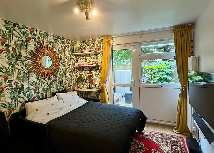 Cozy 1-Br Garden Flat For Up To 4 In East London