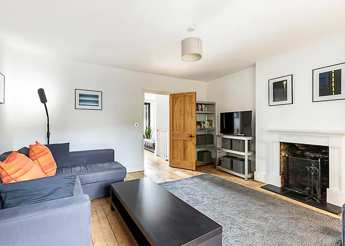 Stylish Chiswick Apartment With A Private Terrace