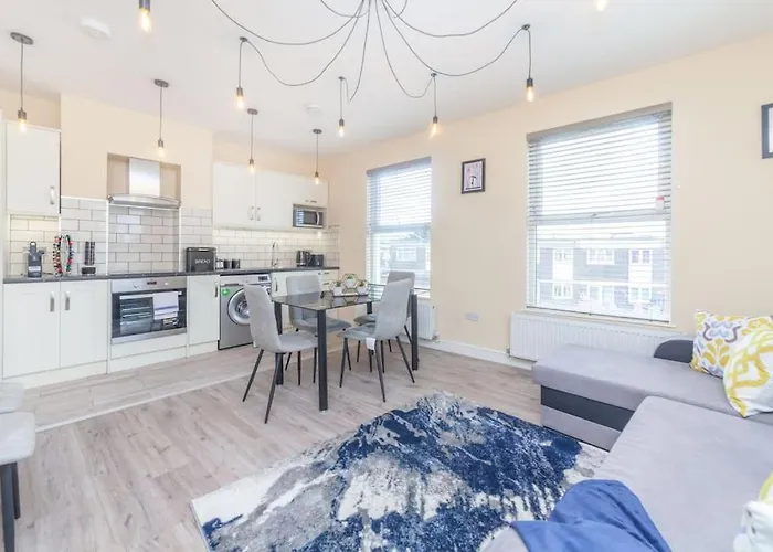 Modern Stylish 2 Bedroom Apartment In East London