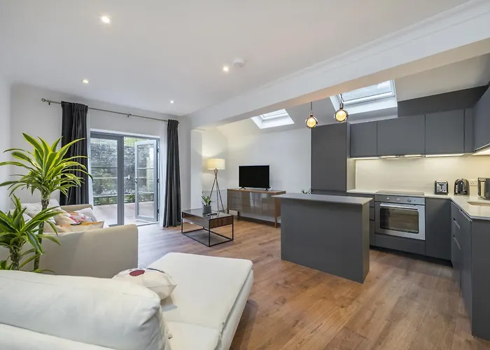 Luxury 2Bedroom And 2Bathroom Flat With Patio Central London!