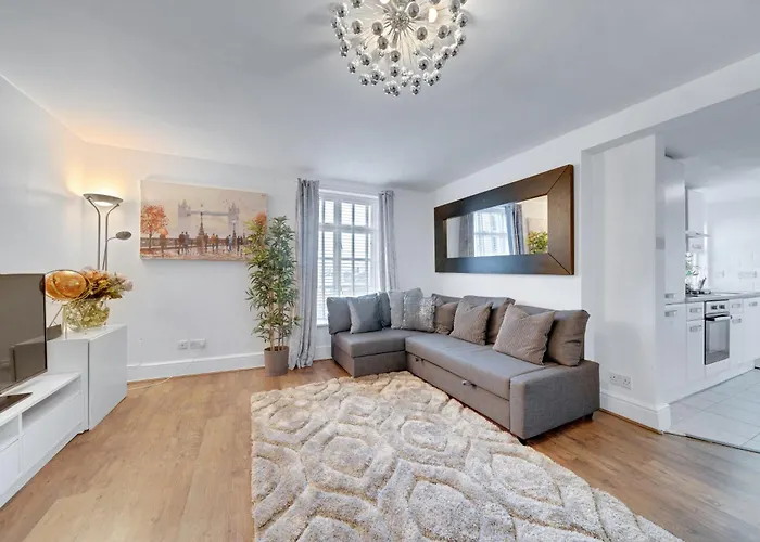 Spacious 2 Bedroom Apartment Near London Excel & Canary Wharf With Free Gated Parking