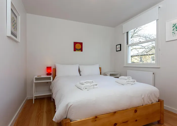De Beauvoir Penthouse - Private 1 Bed Apartment