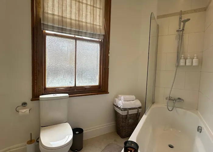 Entire Flat In The Diamond Of Battersea