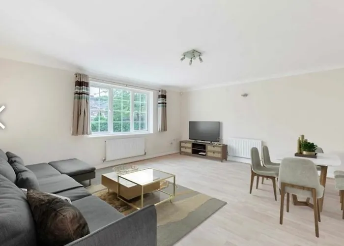2-Bedroom Flat, South Wimbledon