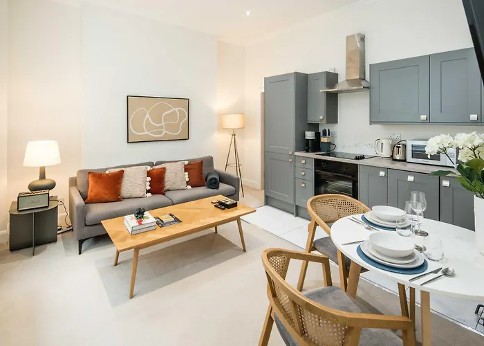 Marylebone High Street First Floor 3Beds Apartment