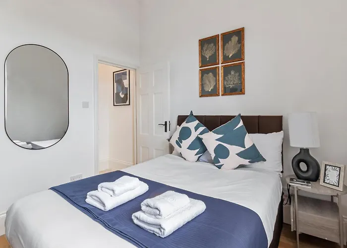 Acton Central Apartment