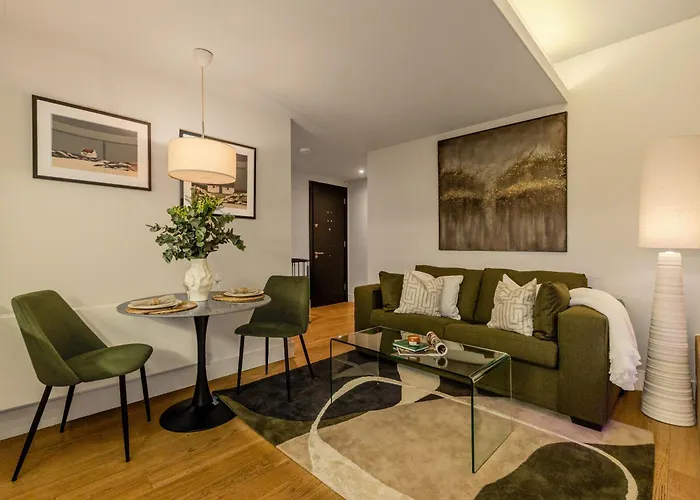 Stunning Serviced Apartments, Steps From Monument Station