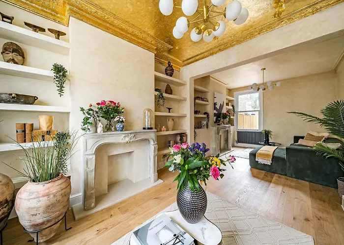 Lavish Maida Vale Townhouse Sleeps Up To 8 With Patio & Office - Open To Short & Long Term Lets