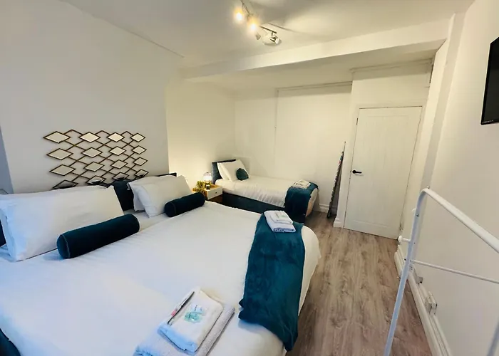 Convenient Stay Steps Away From Candawater Station & City Life!