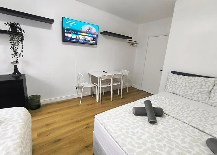 4 Person Room 3Min From South Wimbeldon Tube Station Room2