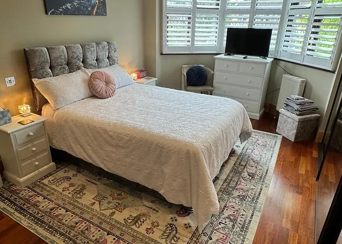 Stunning Double Bedroom Greenwich London With Private Bathroom