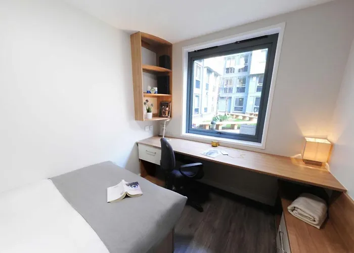Student Only Gold Ensuite Mid Level At Chapter Islington