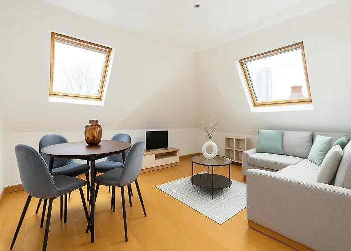 2 Bed Flat Near Acton Park