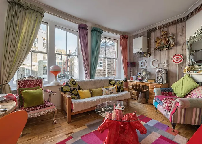 Sensational St Paul\'S Home By The Cathedral