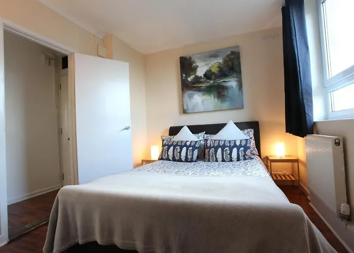 Chelsea Off Kings Road One Bedroom Apartment With Balcony