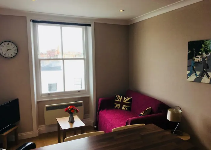2 Bedroom Apartment In Westminster