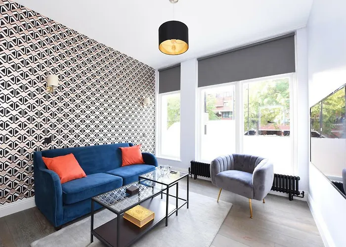 Stylish!! Spacious 2 & 3 Deluxe Apartments Near Victoria Station