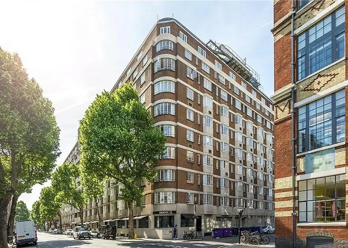 Sloane Avenue Apartment