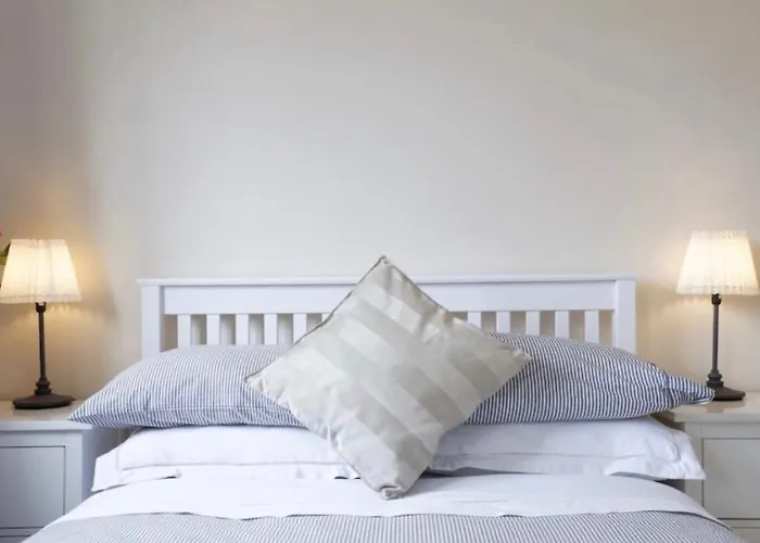 Lynbrook Guest House