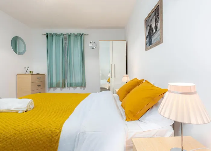 Bracken House - Deluxe Guest Room 2