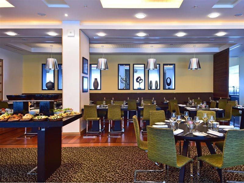 Pestana Chelsea Bridge Y