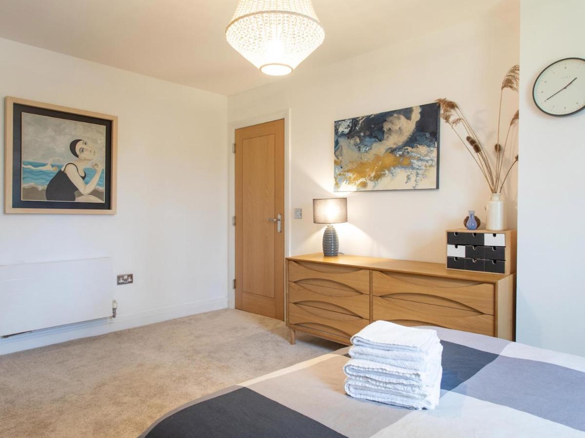 Appartement Spacious 2-bedroom Flat With Waterside Views