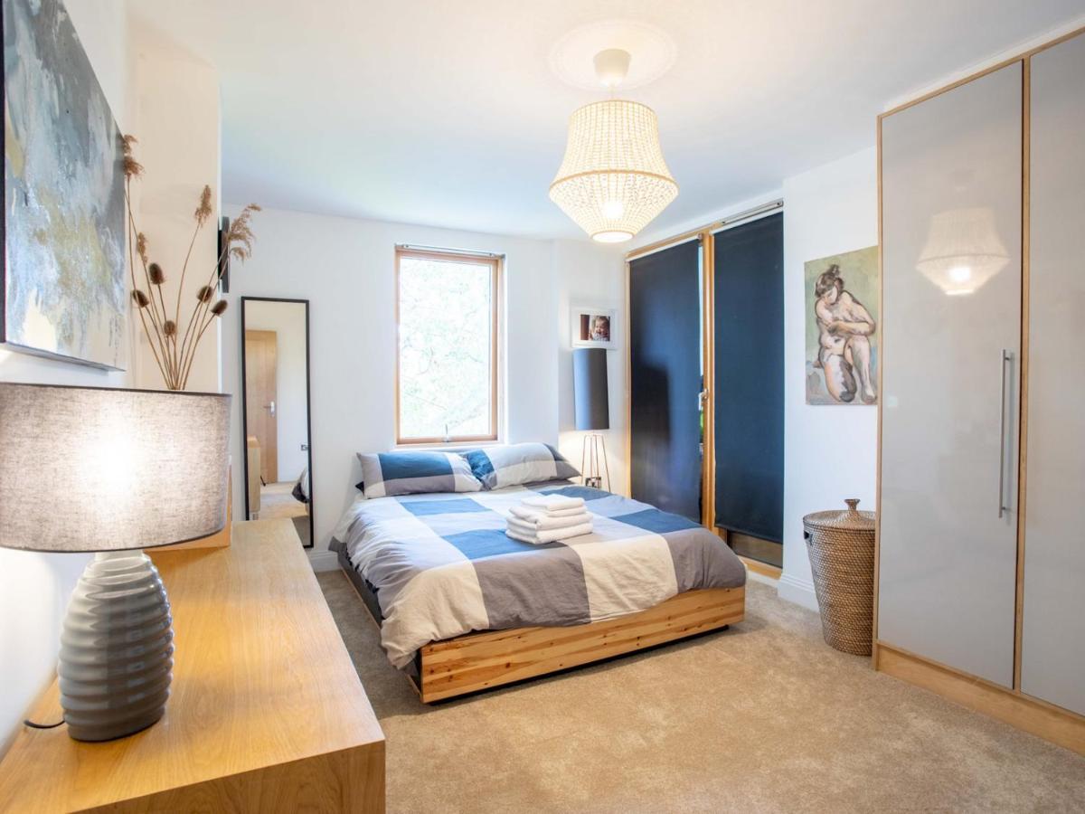 Appartement Spacious 2-bedroom Flat With Waterside Views Londres