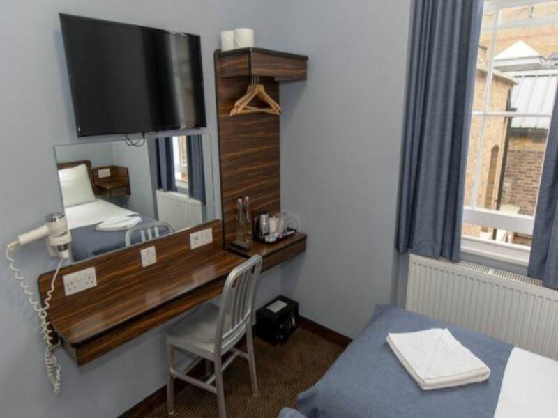 Hotel Angus 2*